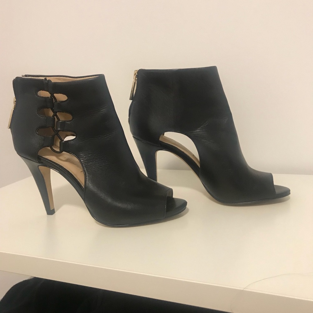 Banana republic cut out booties / pumps